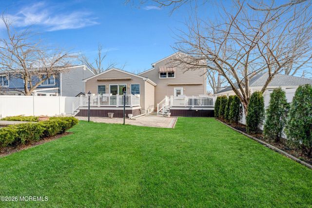 35 Bay Avenue, North Middletown, NJ 07748