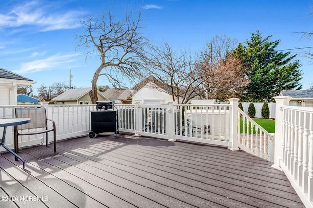 35 Bay Avenue, North Middletown, NJ 07748