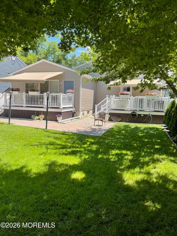 35 Bay Avenue, North Middletown, NJ 07748