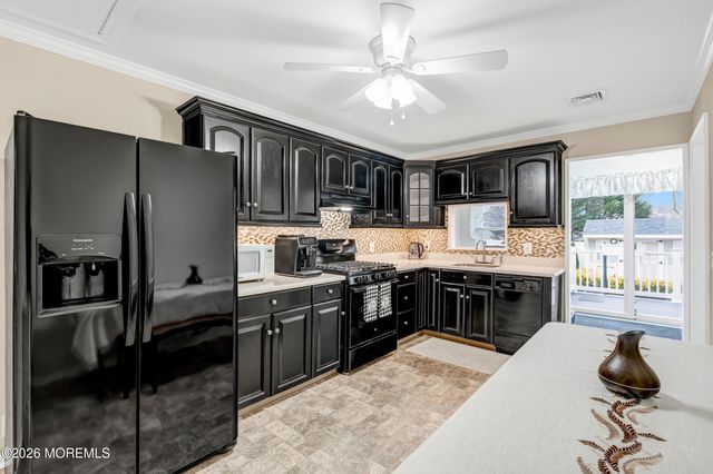 35 Bay Avenue, North Middletown, NJ 07748