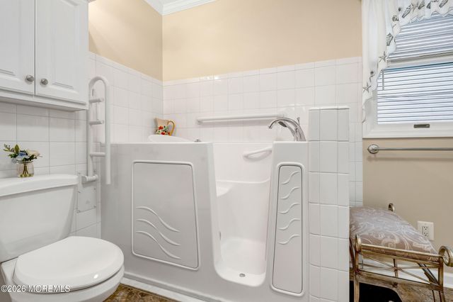 35 Bay Avenue, North Middletown, NJ 07748