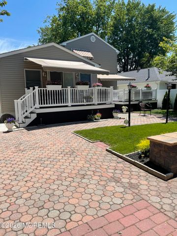 35 Bay Avenue, North Middletown, NJ 07748