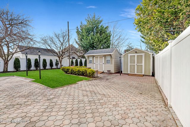 35 Bay Avenue, North Middletown, NJ 07748