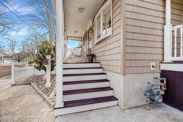 35 Bay Avenue, North Middletown, NJ 07748