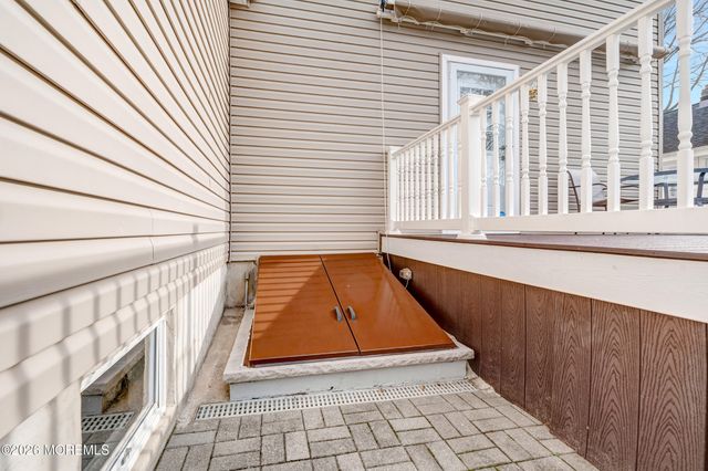 35 Bay Avenue, North Middletown, NJ 07748
