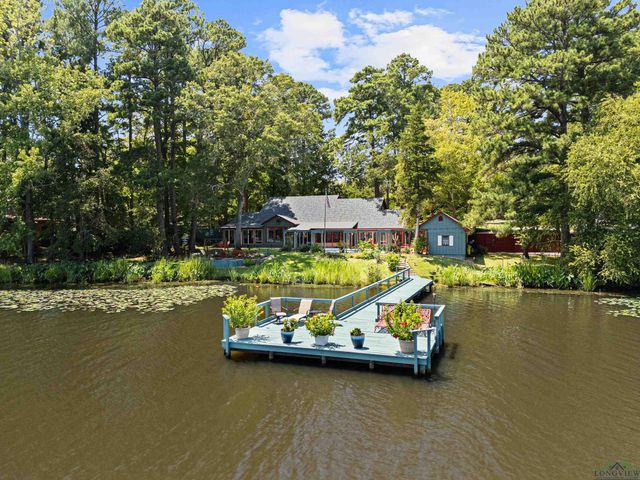 2022 W Lake Dr., Gladewater, TX 75647