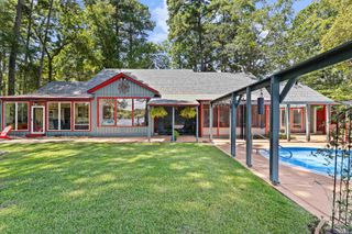 2022 W Lake Dr., Gladewater, TX 75647