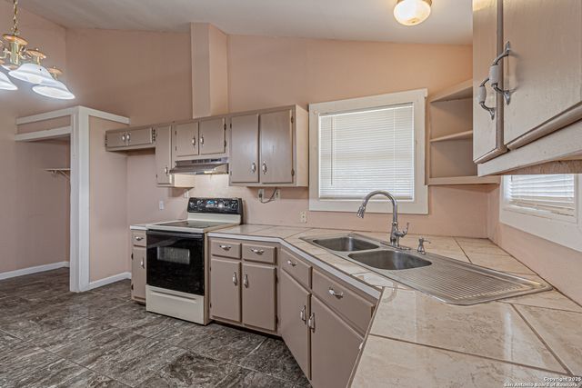 180 Brandon Way, Poteet, TX 78065