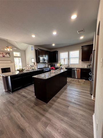 209 Meadow Ridge Way, Clute, TX 77531