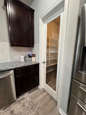 209 Meadow Ridge Way, Clute, TX 77531