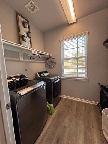 209 Meadow Ridge Way, Clute, TX 77531