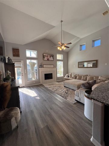 209 Meadow Ridge Way, Clute, TX 77531