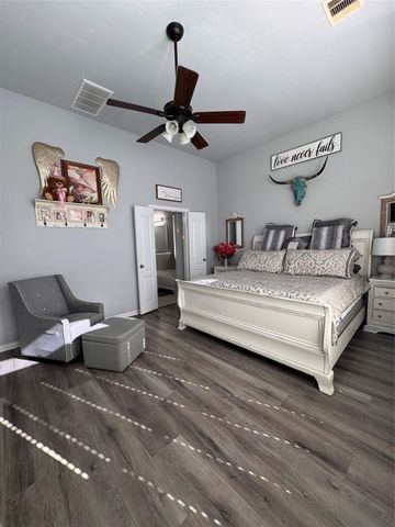 209 Meadow Ridge Way, Clute, TX 77531