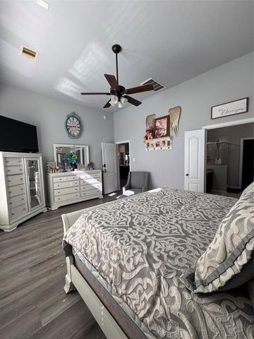 209 Meadow Ridge Way, Clute, TX 77531