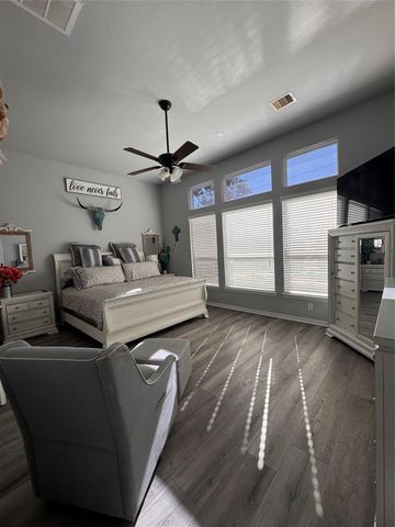 209 Meadow Ridge Way, Clute, TX 77531