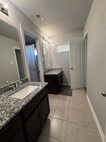 209 Meadow Ridge Way, Clute, TX 77531