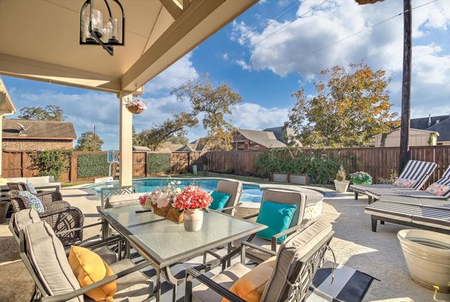 209 Meadow Ridge Way, Clute, TX 77531