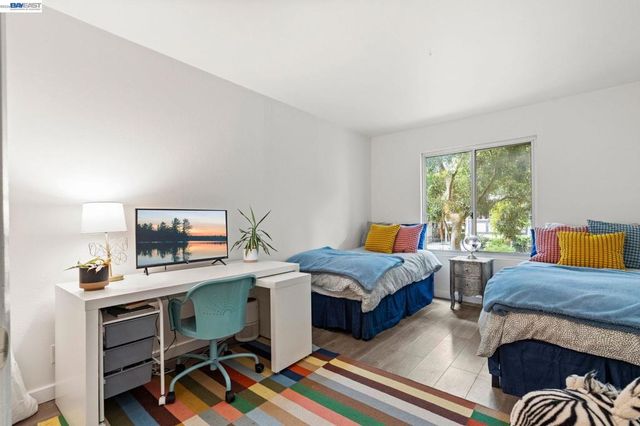 955 Shorepoint Ct 100, Alameda, CA 94501