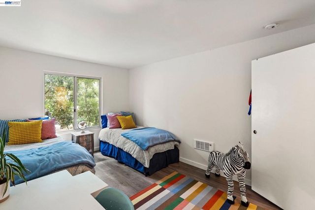 955 Shorepoint Ct 100, Alameda, CA 94501