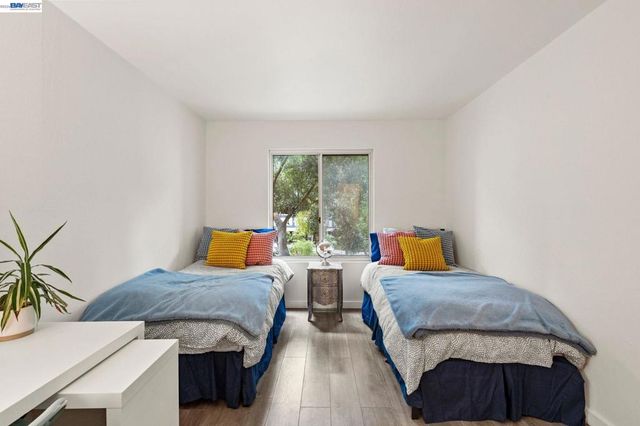 955 Shorepoint Ct 100, Alameda, CA 94501