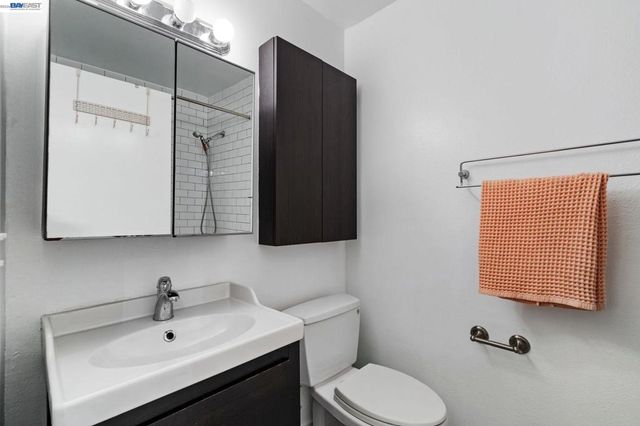 955 Shorepoint Ct 100, Alameda, CA 94501