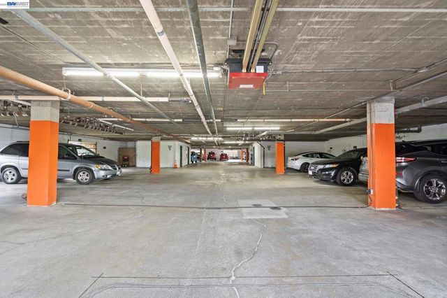 955 Shorepoint Ct 100, Alameda, CA 94501