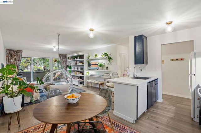 955 Shorepoint Ct 100, Alameda, CA 94501