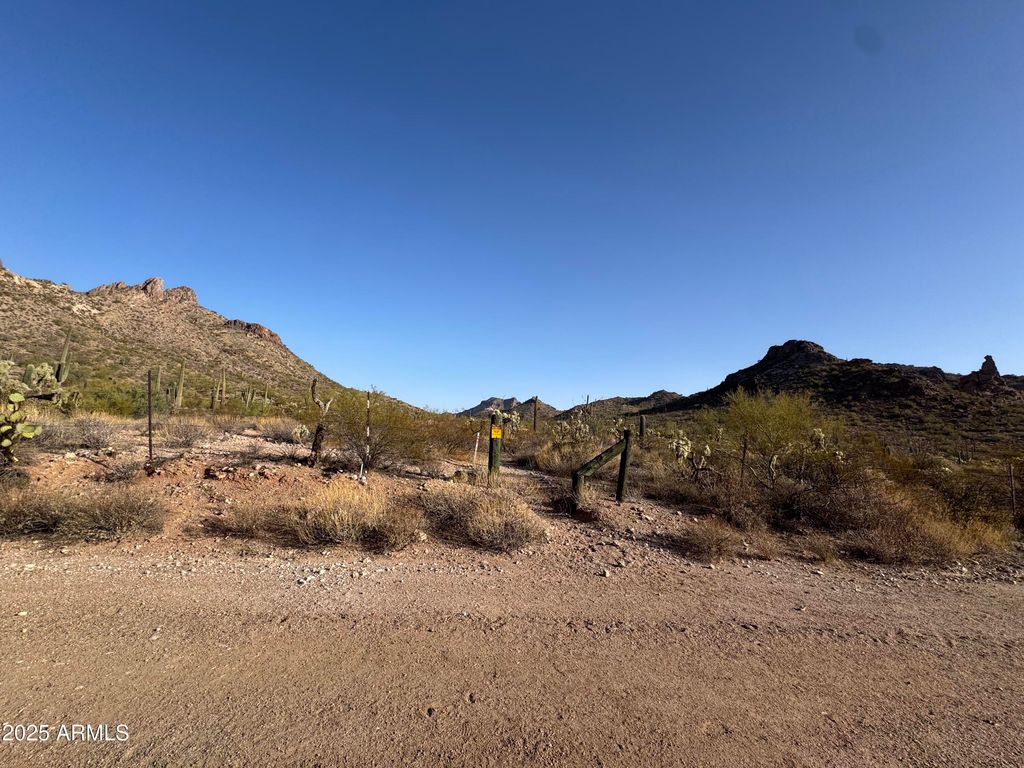 493 W MCDOWELL Boulevard '-', Apache Junction, AZ 85120 — exterior