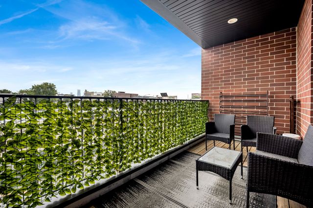 522 N Western Avenue 303, Chicago, IL 60612