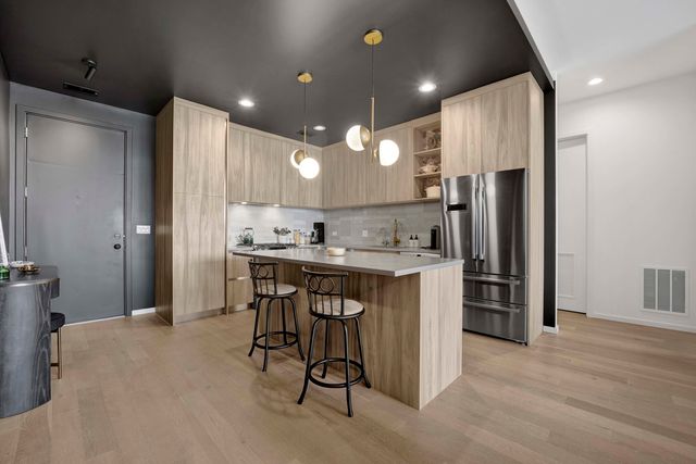 522 N Western Avenue 303, Chicago, IL 60612