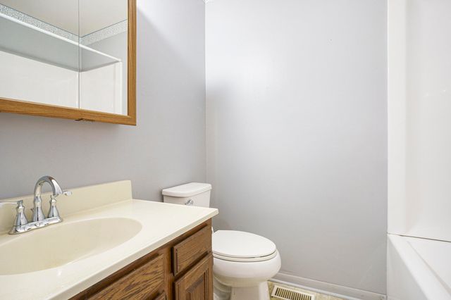 7425 Boulder Bluff 112, Georgetown Twp, MI 49428