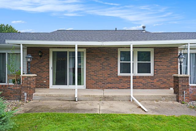 7425 Boulder Bluff 112, Georgetown Twp, MI 49428