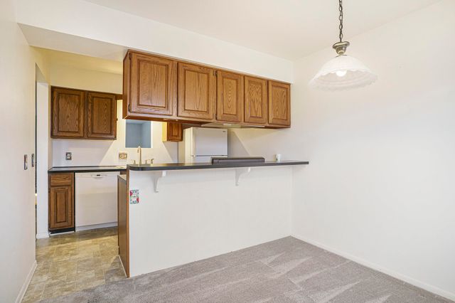 7425 Boulder Bluff 112, Georgetown Twp, MI 49428