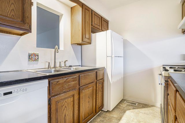 7425 Boulder Bluff 112, Georgetown Twp, MI 49428