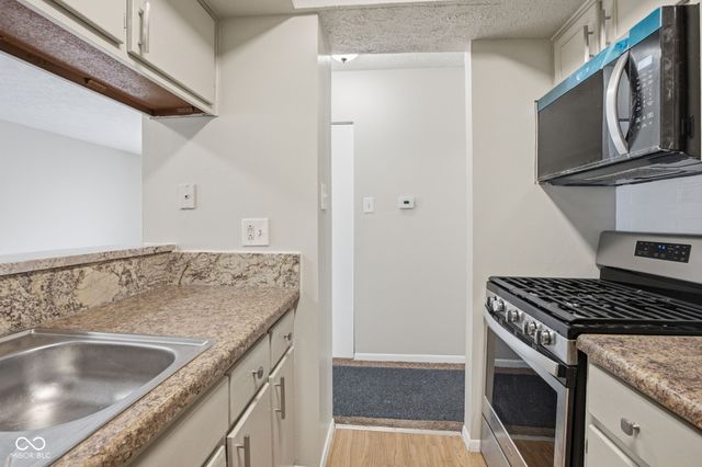 9884 Royce Drive, Indianapolis, IN 46235