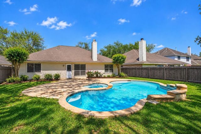 827 N Wellsford Drive, Pearland, TX 77584