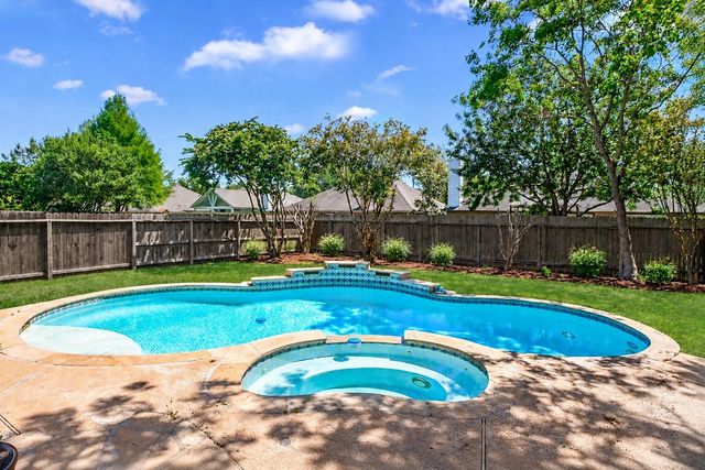 827 N Wellsford Drive, Pearland, TX 77584