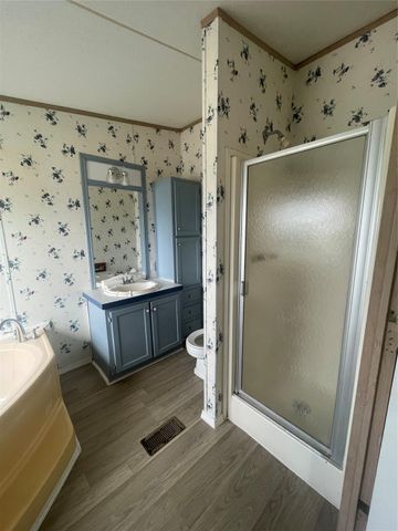 120 Roots RD, Martindale, TX 78655