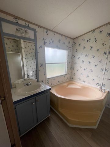 120 Roots RD, Martindale, TX 78655