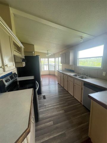 120 Roots RD, Martindale, TX 78655