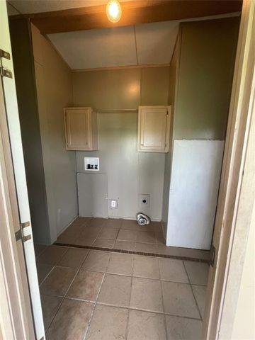 120 Roots RD, Martindale, TX 78655