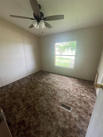 120 Roots RD, Martindale, TX 78655