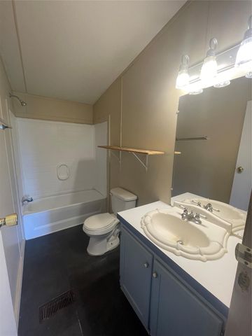 120 Roots RD, Martindale, TX 78655