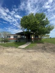 120 Roots RD, Martindale, TX 78655