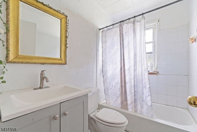 24 Elizabeth St, Paterson City, NJ 07503