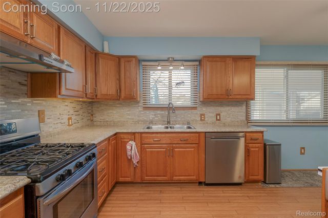 38815 Albert Boulevard, Clinton Charter Township, MI 48036