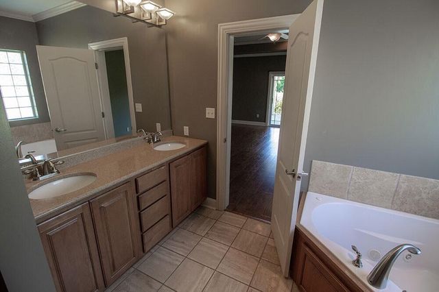 5702 THORNBROOK PKY, Columbia, MO 65203