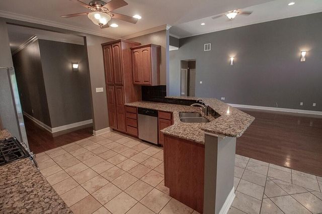 5702 THORNBROOK PKY, Columbia, MO 65203