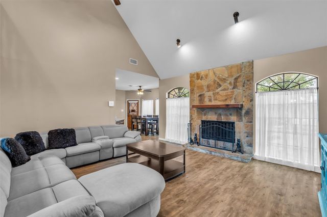 28414 Dobbin Huffsmith Road, Magnolia, TX 77354