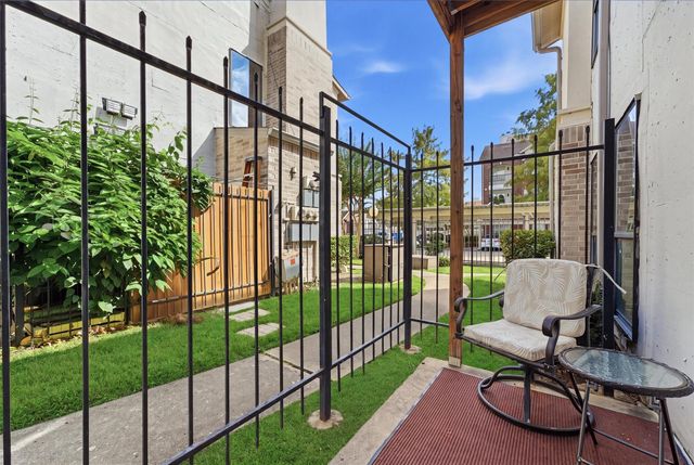2425 Augusta Drive 23, Houston, TX 77057